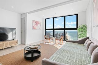 Oceanfront Luxury 2BR with Balcony and Views - 9