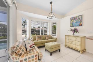Seaside waterfront home with heated pool and dock - Marco Island - 2