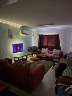 كمبوند الفرسان شقه غرفتين وصاله تطل علي حديقه بالقاهره القطاميه نص ساعه من مطار القاهره - Cairo - 0