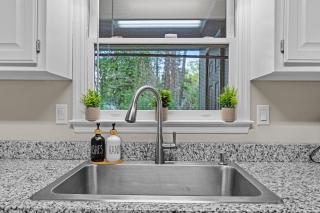 Sunwoven Townhouse half a mile to downtown! - 1