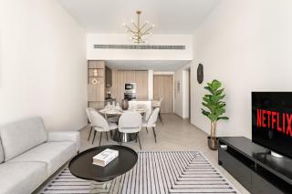 VayK - Stylish 2BR with Premium Amenities in JVC - 0