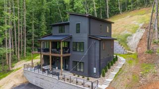 Grand 5BR Cabin w/ Indoor Pool, Theatre & Hot Tub - Waldens Creek - 0