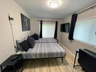 *NEW* The Cozy Haven, 5 minutes to ATL airport - 7