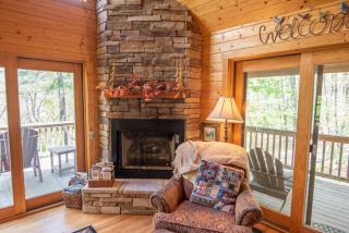 Private Hike to the New River - Hot Tub, Fire Pit, and Foosball - West Jefferson - 4