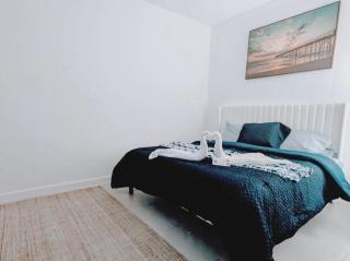 Cozy Room Near Beach & Airport - Breakfast - - 8