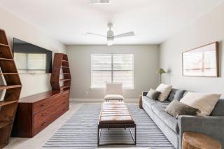 Pool-Hot Tub-Putting Green-Sauna-Arcade-Oasis - Austin - 3