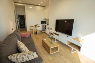 Stylish Central Studio, Large Balcony, New Build - 0