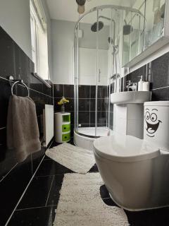 24 Dixon Road - Laindon - 7