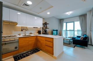 Modern Glass Suite with City Views Reem Island - 1