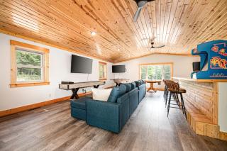 The Timber Shore @ Interlochen Private Lakefront Hot Tub Game Room 12 Forested Acres - 3