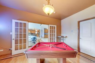 Game Room and Deck Family Home in Chicago Area! - Matteson - 5