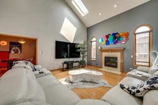Game Room and Deck Family Home in Chicago Area! - Matteson - 4