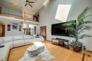 Game Room and Deck Family Home in Chicago Area! - Matteson - 3