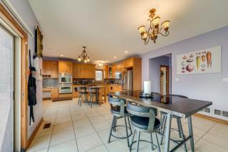 Game Room and Deck Family Home in Chicago Area! - Matteson - 2