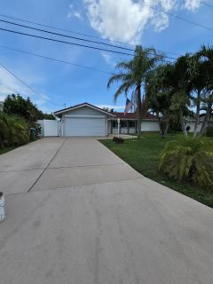 "Gulf Access" "Heated pool" "Boat Lift" "Tiki Hut" "Salt Water Fishing" "2 Kaya" - 2