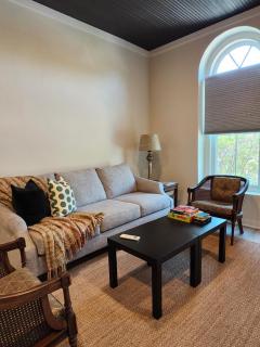 Modern apartment overlooking a Historic Downtown - - 0