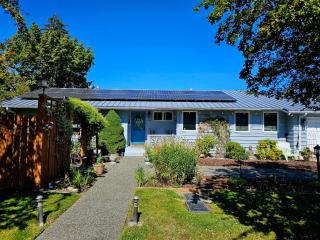 NEW! Water View Oasis - 8