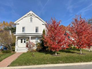 Falls Farmstead 1865 Ellis House - Apt 3 - 6
