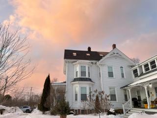 Falls Farmstead 1865 Ellis House - Apt 3 - 5