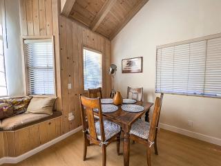 Acorn Cottage - Super cute cozy cabin in a great within walking distance to The Village - Big Bear Lake - 7