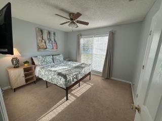 Spacious 3BR Home Sleeps 12 Near Valdosta - Hahira - 6