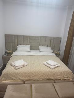 Adela & Robert Home cu piscină și parcare privată - 8