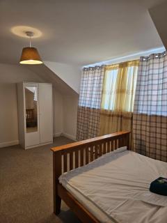 Very Large King bedroom- Dartford Central - Dartford - 6