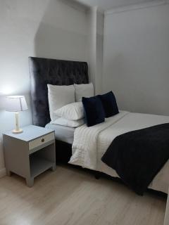 2 Bedroom Apartment in Cape Town - 0