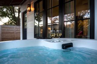 Alley Kat Guesthouse with private hot tub - 6