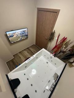 Luxury Jacuzzi Apartment City View Free Parking - Skopje - 2