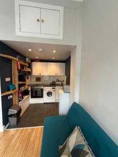 Charming studio flat in vibrant Leith - 4