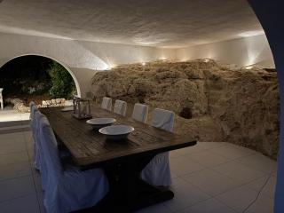 Luxury Ostuni Beachfront Villa with Pool & Private Parking - 1