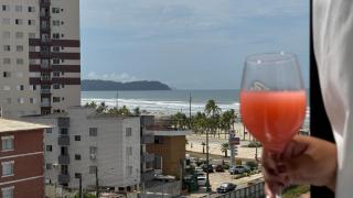 Ape aconchegante a 50m da Praia Tupi Wi-Fi, Smart TV e enxoval completo - 2