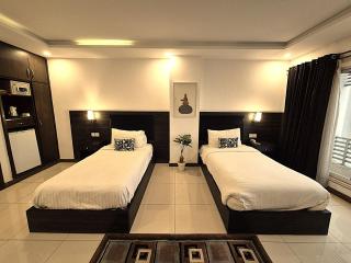The Grandview Manor - 2 Bed Luxury Apartment with City Views - Rawalpindi - 4