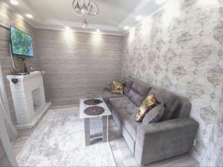 Комфортный дом до 4х человек. Есть парковка на 2 машины, Wi-Fi, TV. - Bischkek - 0