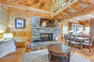 Cozy Retreat with Deck and Sapphire Resort Access! - 7