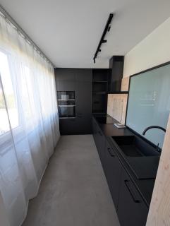 Chic & Modern Apartment with Mountain Views - Poprad - 2