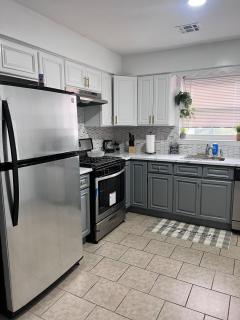 Exquisite Luxury 3KINGs Bed, 2 Bath - Newark - 8