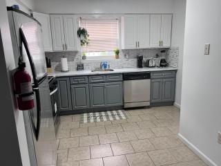 Exquisite Luxury 3KINGs Bed, 2 Bath - Newark - 4