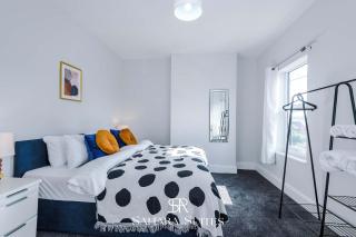 Luxury 4BR Retreat - AO Arena & Quiet Salford Spot - Manchester - 8