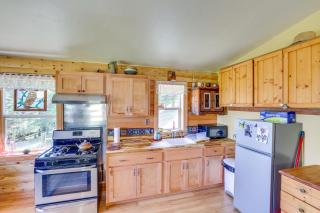 Pet-Friendly Cabin on 10 Acres in Joseph Private! - Joseph - 2