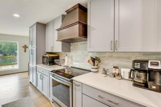 'Arcade Cove' - Renovated Lake Martin Home w/ Dock - 6