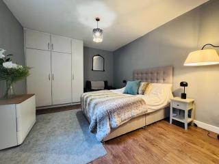 Stylish & Cosy 2 bedrooms Mews - 6