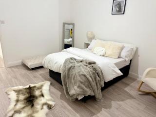 The Edgbaston Retreat-2 Bedroom Apartment With Netflix Streaming and Free Parking In Heart of Birmingham City Centre-Edgbaston - Birmingham - 1