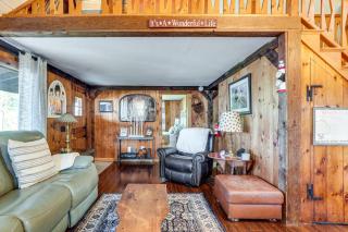 Lakeside Log Cabin with Porch in Monadnock Region - 4