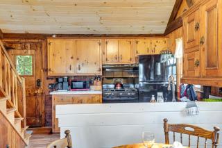 Lakeside Log Cabin with Porch in Monadnock Region - 2