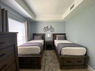 Lakeside Condo End Unit - Naples - 4