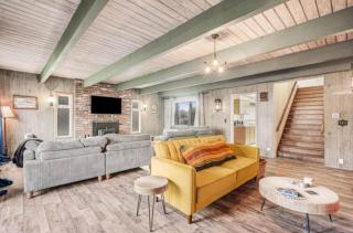 Mobys Beach Getaway Sleeps 11! Flat Beach Access Near Seabrook in Pacific Beach - 8