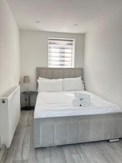 2 Bed-Sleeps 5-Free Parking-Pet Friendly - High Wycombe - 8