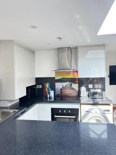 2 Bed-Sleeps 5-Free Parking-Pet Friendly - High Wycombe - 6